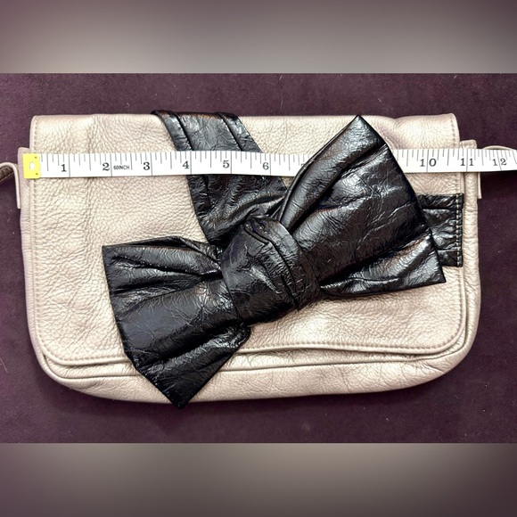 See By Chloé Bronze Leather Bag w/ Black Patent Bow, Adjustable Strap - Picture 9 of 10